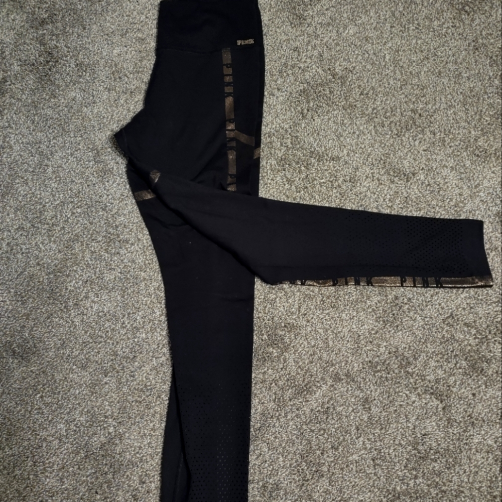 Black yoga pants